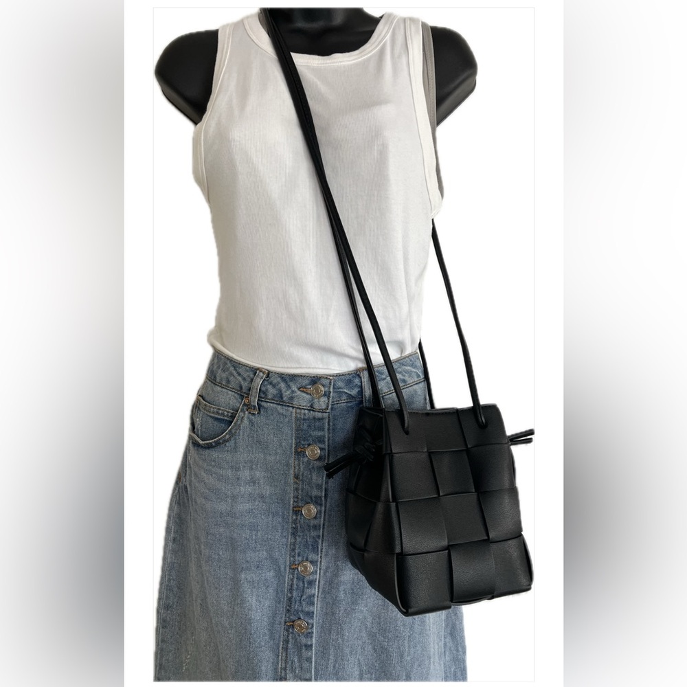 NWT Woven Crossbody Bucket Bag, black